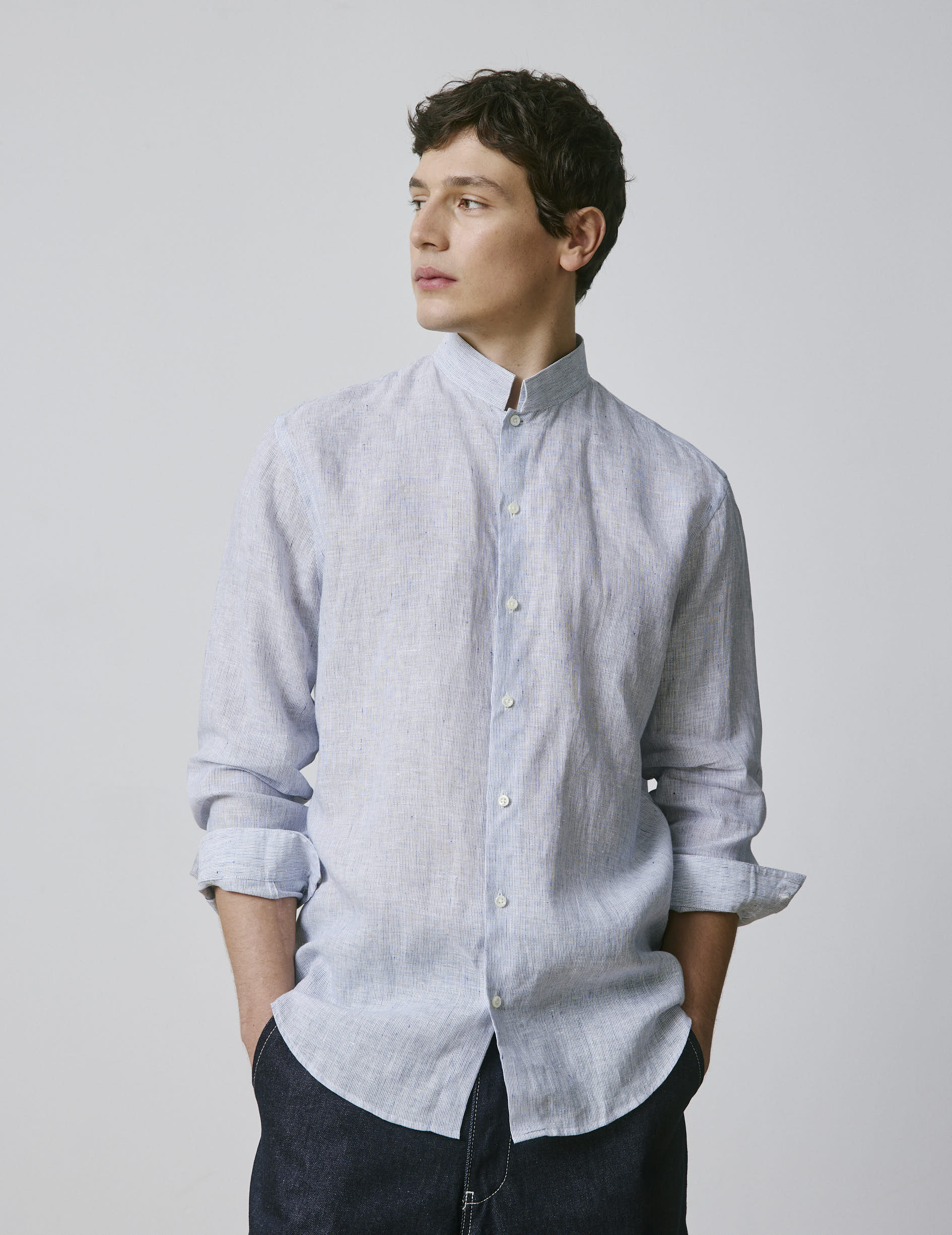 Chemise semi-ajustée en lin rayé bleu marine - Image 3