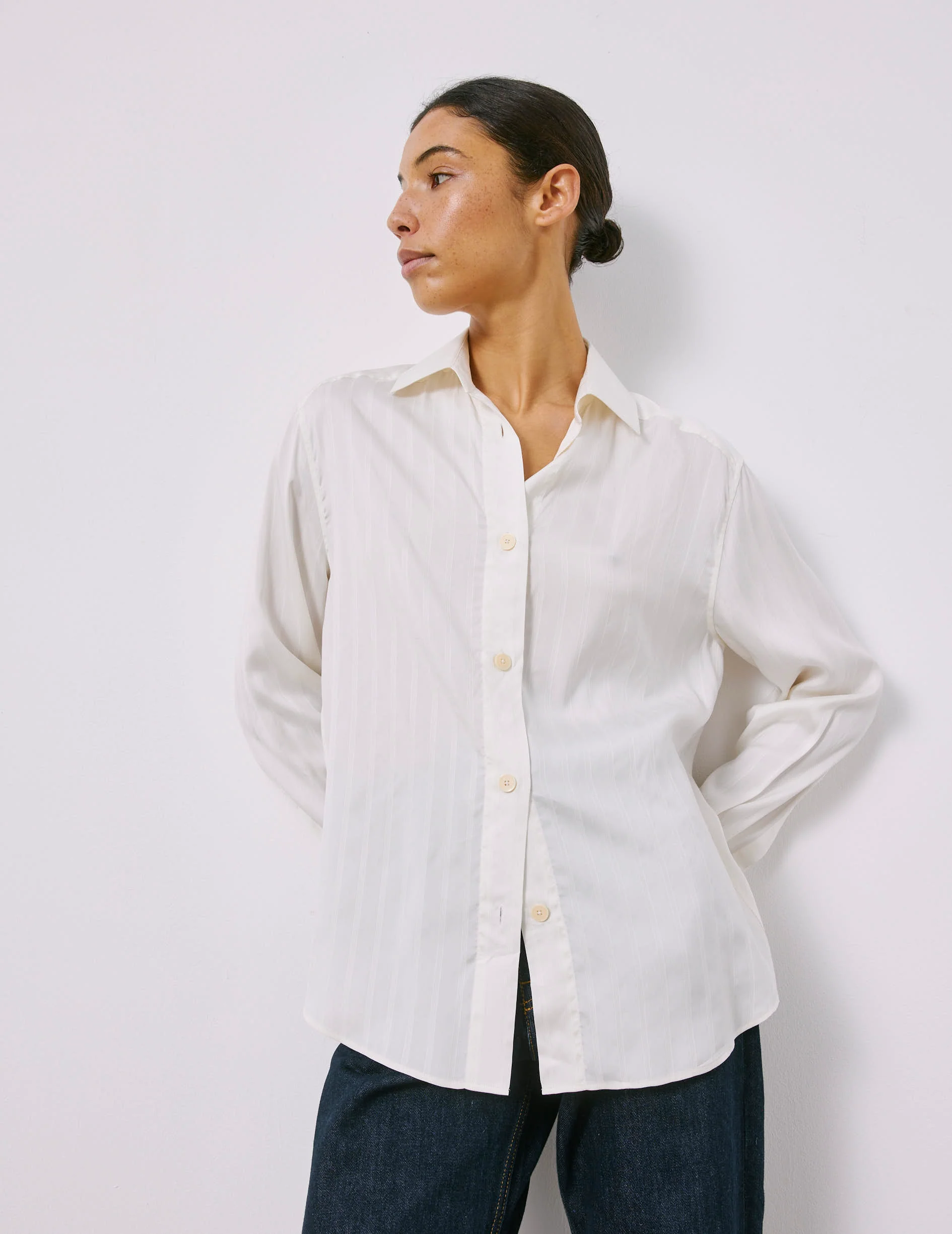 Chemise Hannah en soie rayée écrue - Image 5