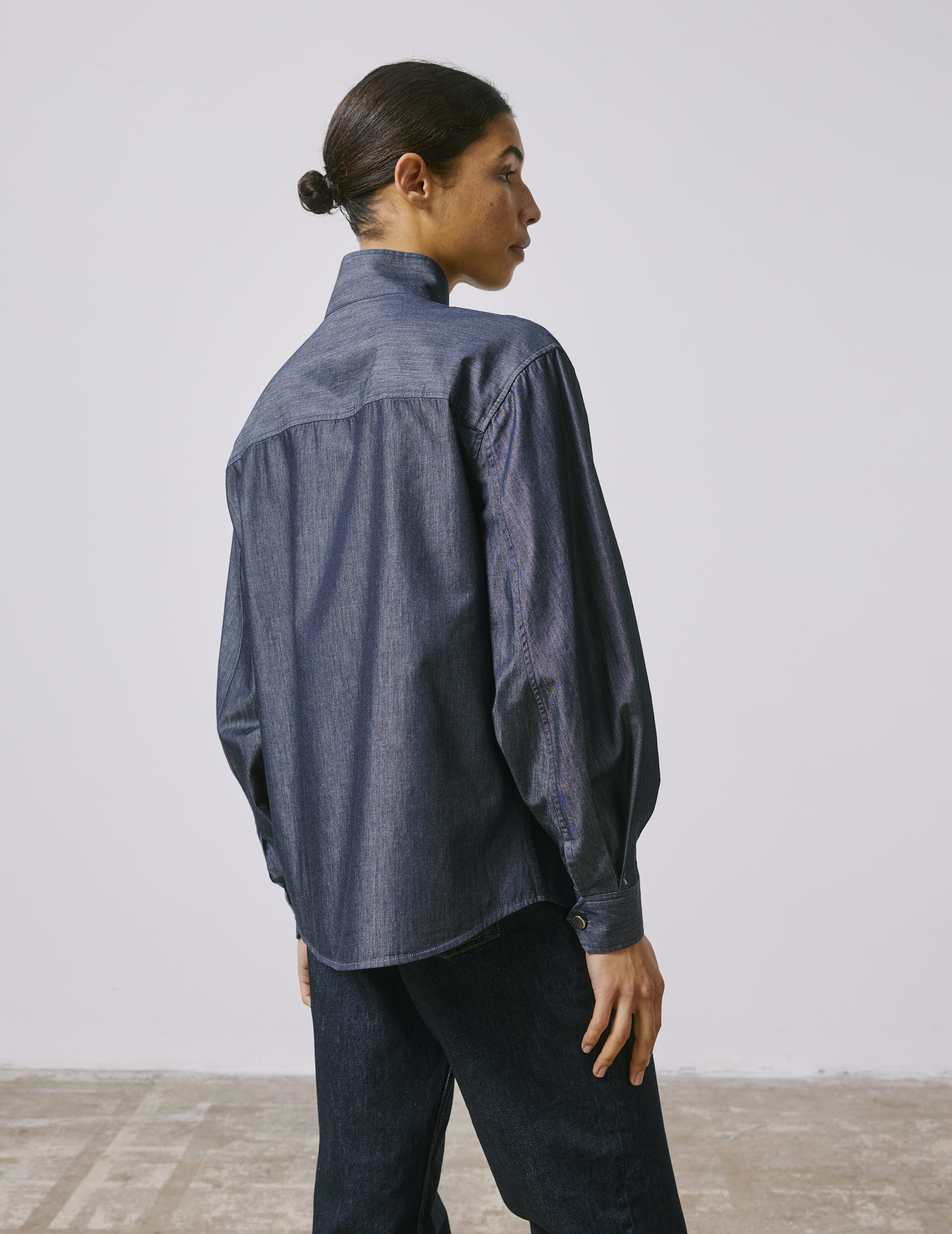 Chemise Innaée gorge cachée en denim bleu marine - Image 3