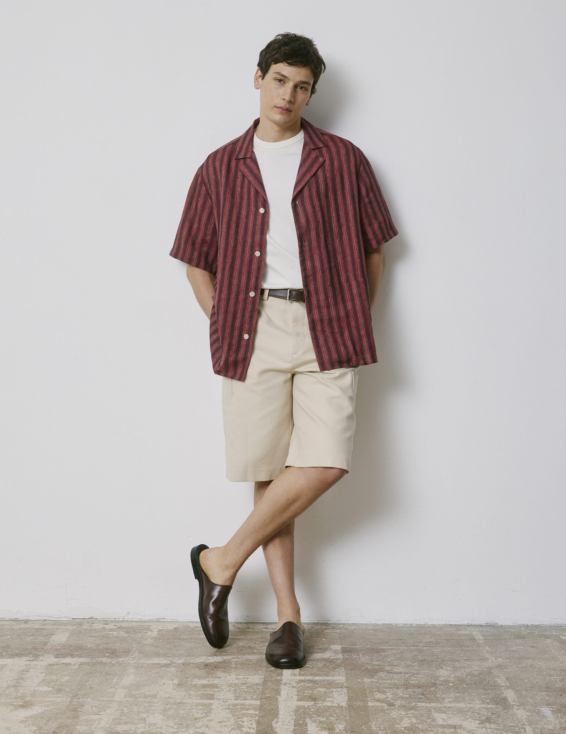 Chemise Lois manches courtes en lin rayé bordeaux - Image 3