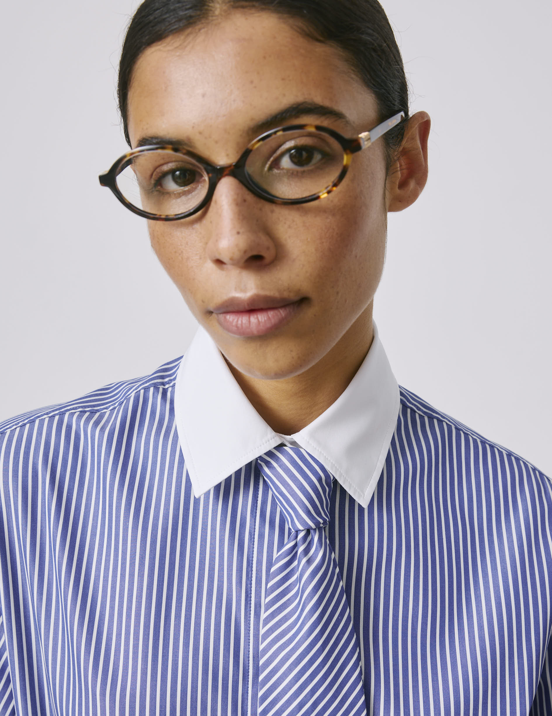 Chemise Naéline avec cravate amovible bleue - Image 8